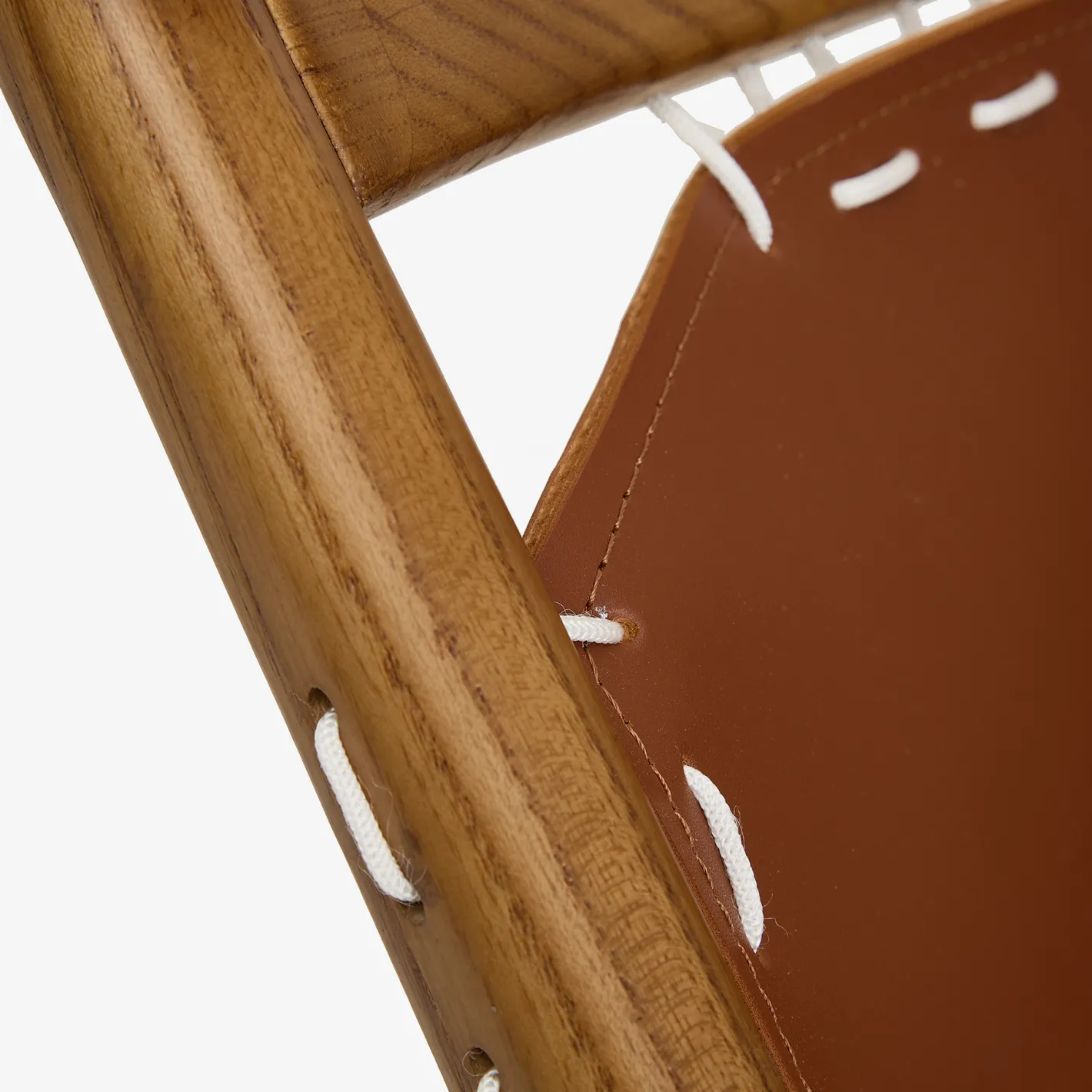 Butaca de madera olmo y cuero Brena 60x49x76cm Clau&Chloe^Casa Viva Outlet