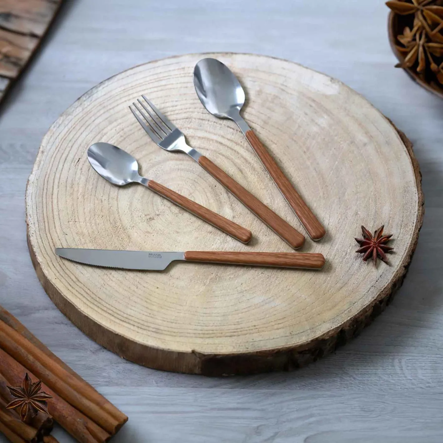 Cubertería de 24 piezas de acero inoxidable y madera Cali^Casa Viva Discount