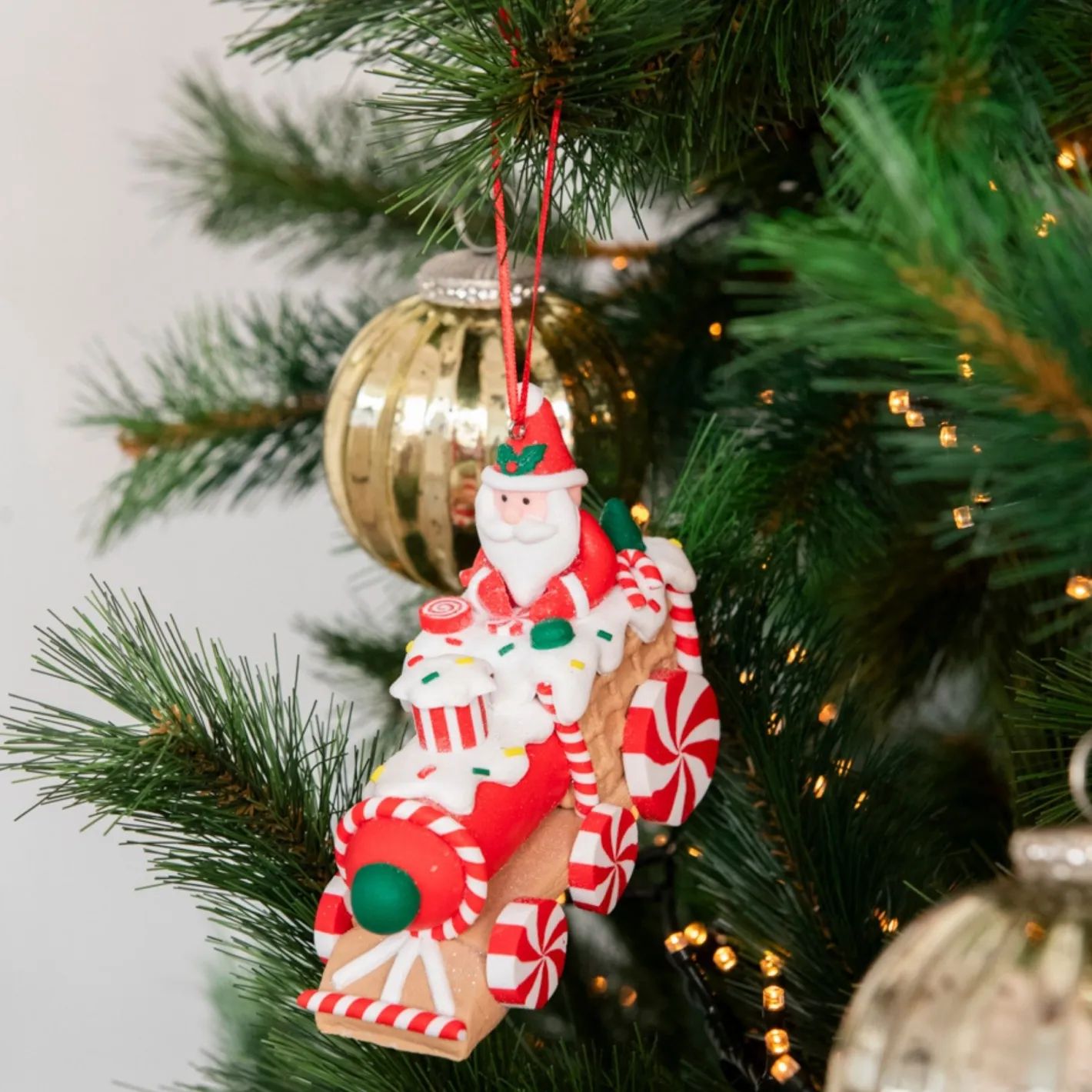 Figura decorativa de dolomita Santa Claus en tren 10,5cm^Casa Viva Outlet