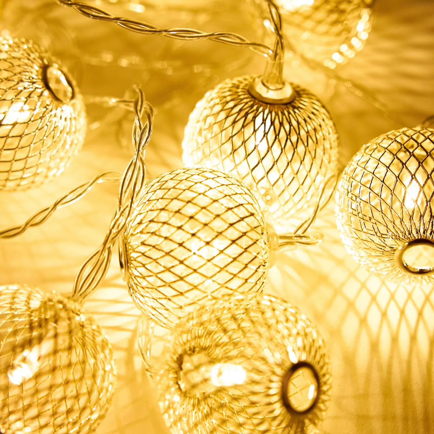 Guirnalda de luces con 10 bolas LED plateadas^Casa Viva Clearance