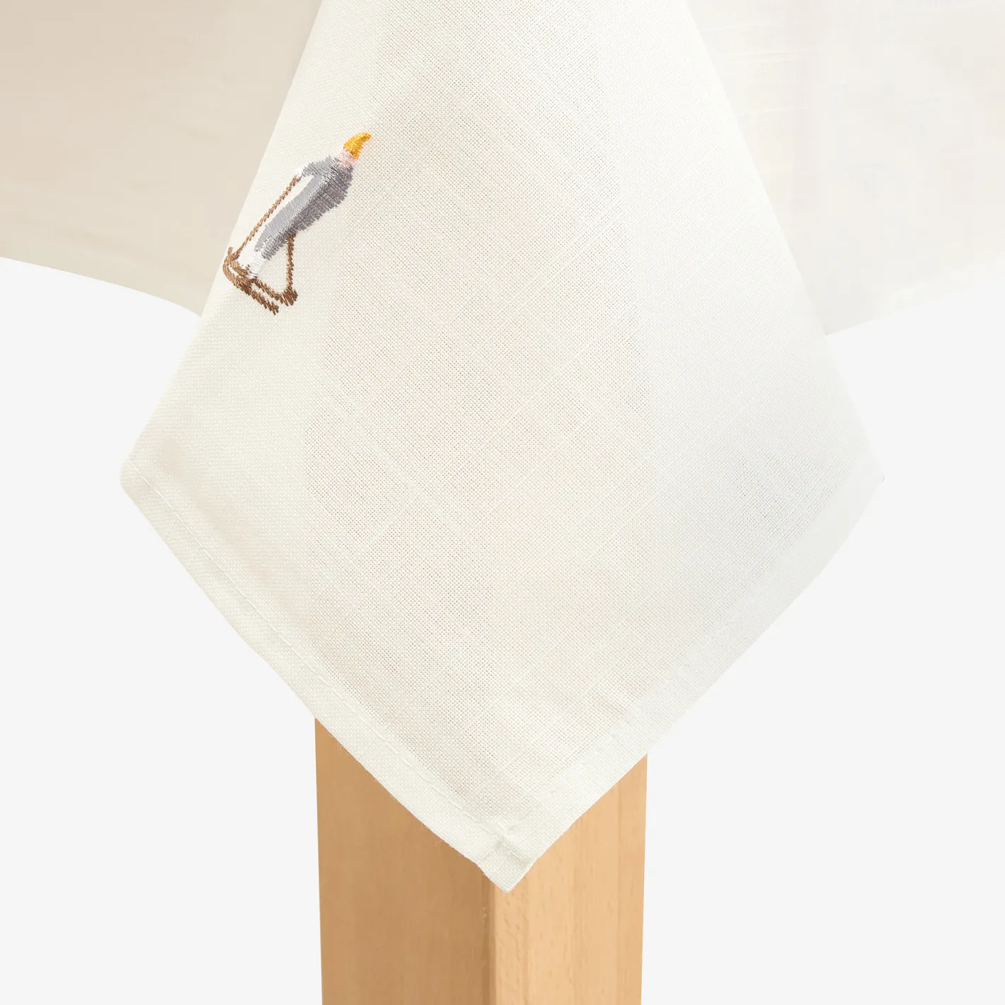 Mantel blanca bordado Esquiadores 150x250cm^Casa Viva New