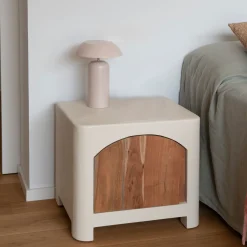 Mesita de noche de madera de acacia y microcemento Kurli 50x40x45cm Clau&Chloe^Casa Viva