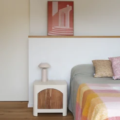 Mesita de noche de madera de acacia y microcemento Kurli 50x40x45cm Clau&Chloe^Casa Viva