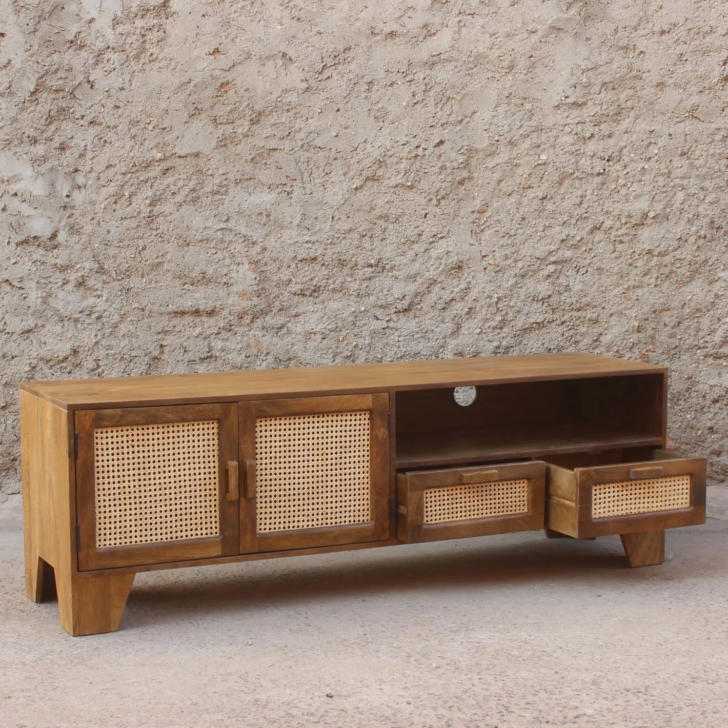 Mueble de televisión de madera de mango Merlín 175x45x57cm Clau&Chloe^Casa Viva Hot