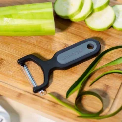 Pelador negro de filo liso de acero inoxidable - Arcos^Casa Viva Online