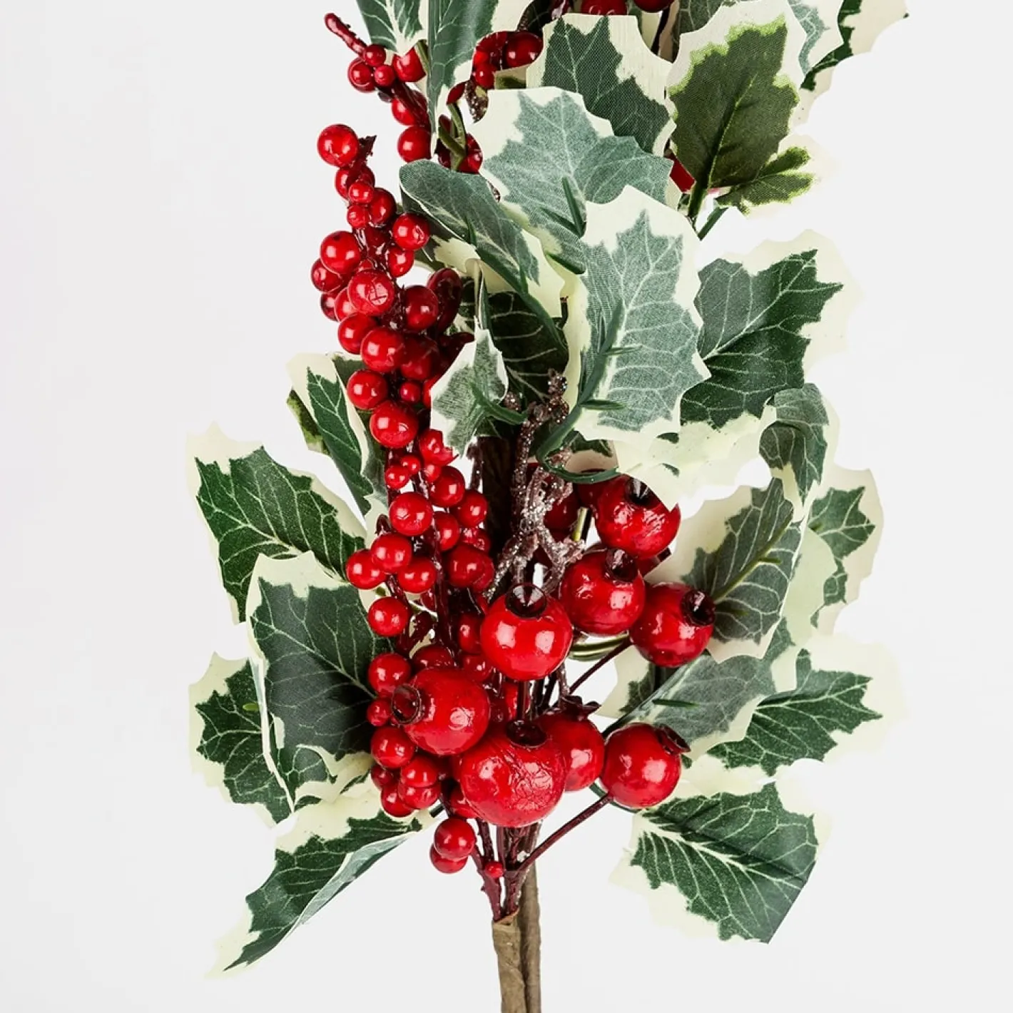 Rama de acebo con frutos rojos 81cm^Casa Viva