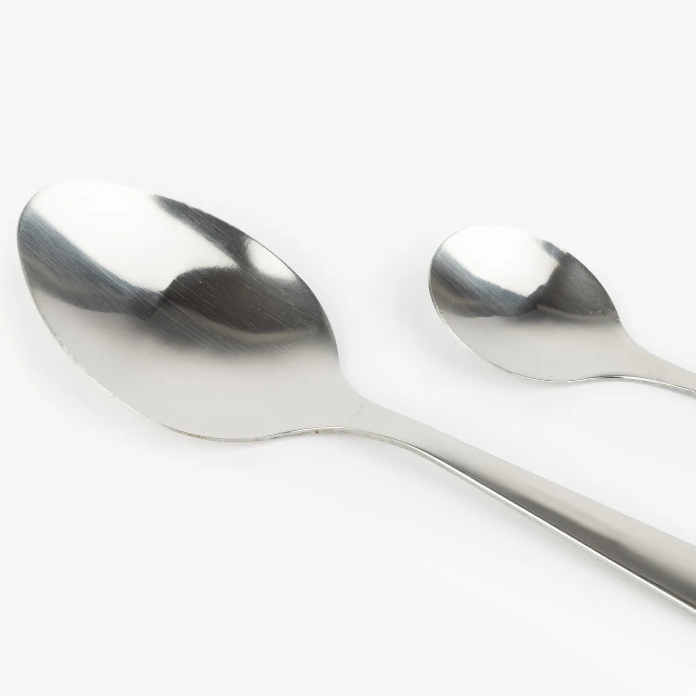 Set de 4 cubiertos de acero con estuche de neopreno^Casa Viva Best